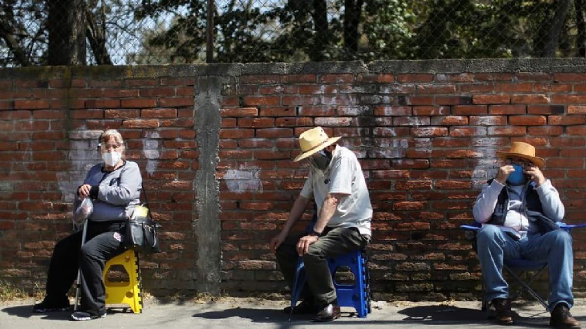 En las últimas 24 horas, México registró 450 muertes más por Covid-19, por lo que la cifra total de decesos desde que inició la epidemia se acerca a 175 mil.