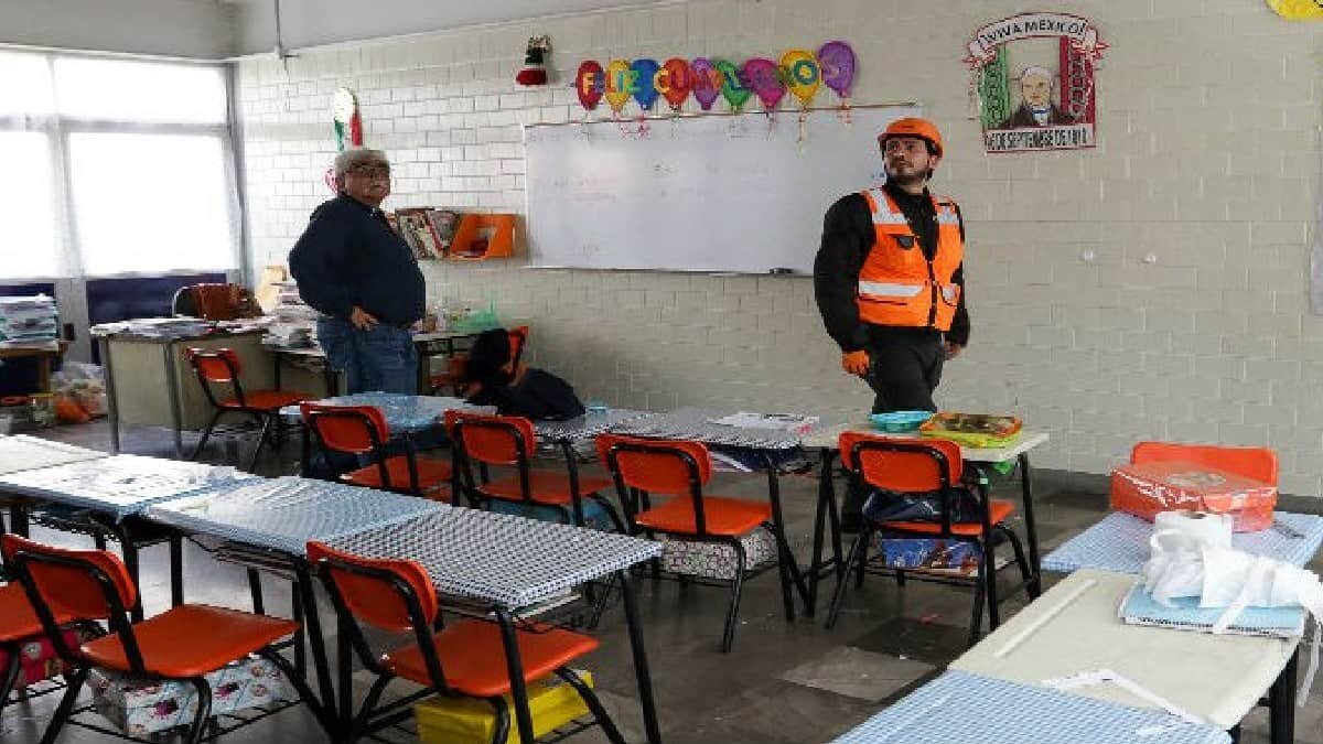 En estos momentos se analizan varias opciones para abrir las escuelas, las cuales ya llevan un año cerradas por la pandemia de Covid-19.