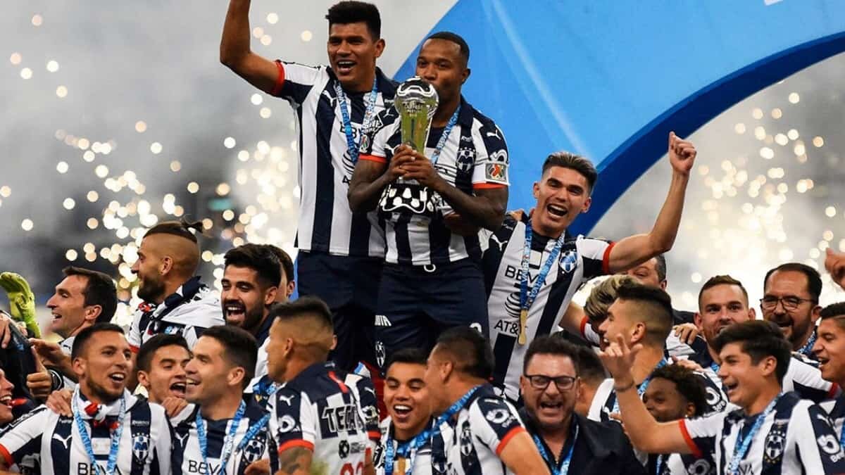 Jugadores del Rayados de Monterrey viajaron a Estados Unidos para vacunarse.